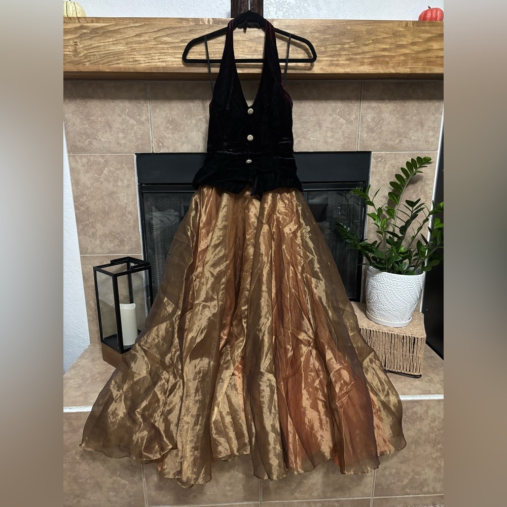 Dave & Johnny Elegant Black and Gold Vintage Gown